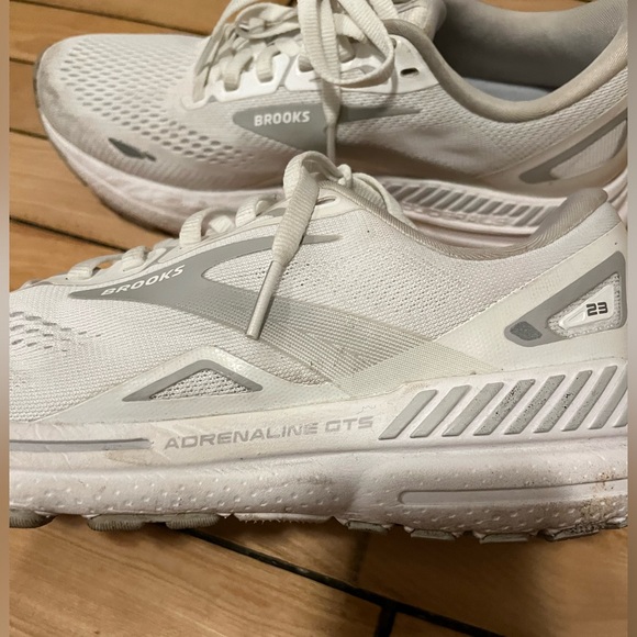 Brooks Adrenaline GTS 23 Running Shoes, barely used, Size 8.5 - Picture 5 of 6